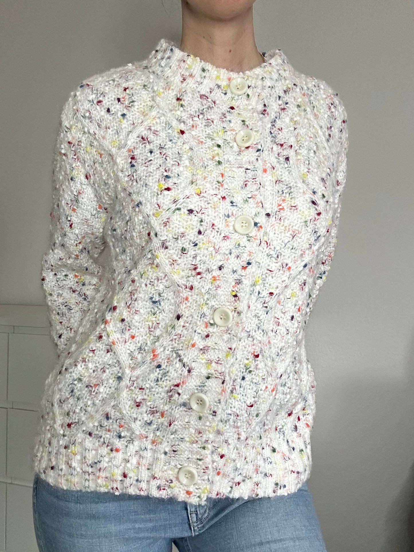 STRICKJACKE DOTS