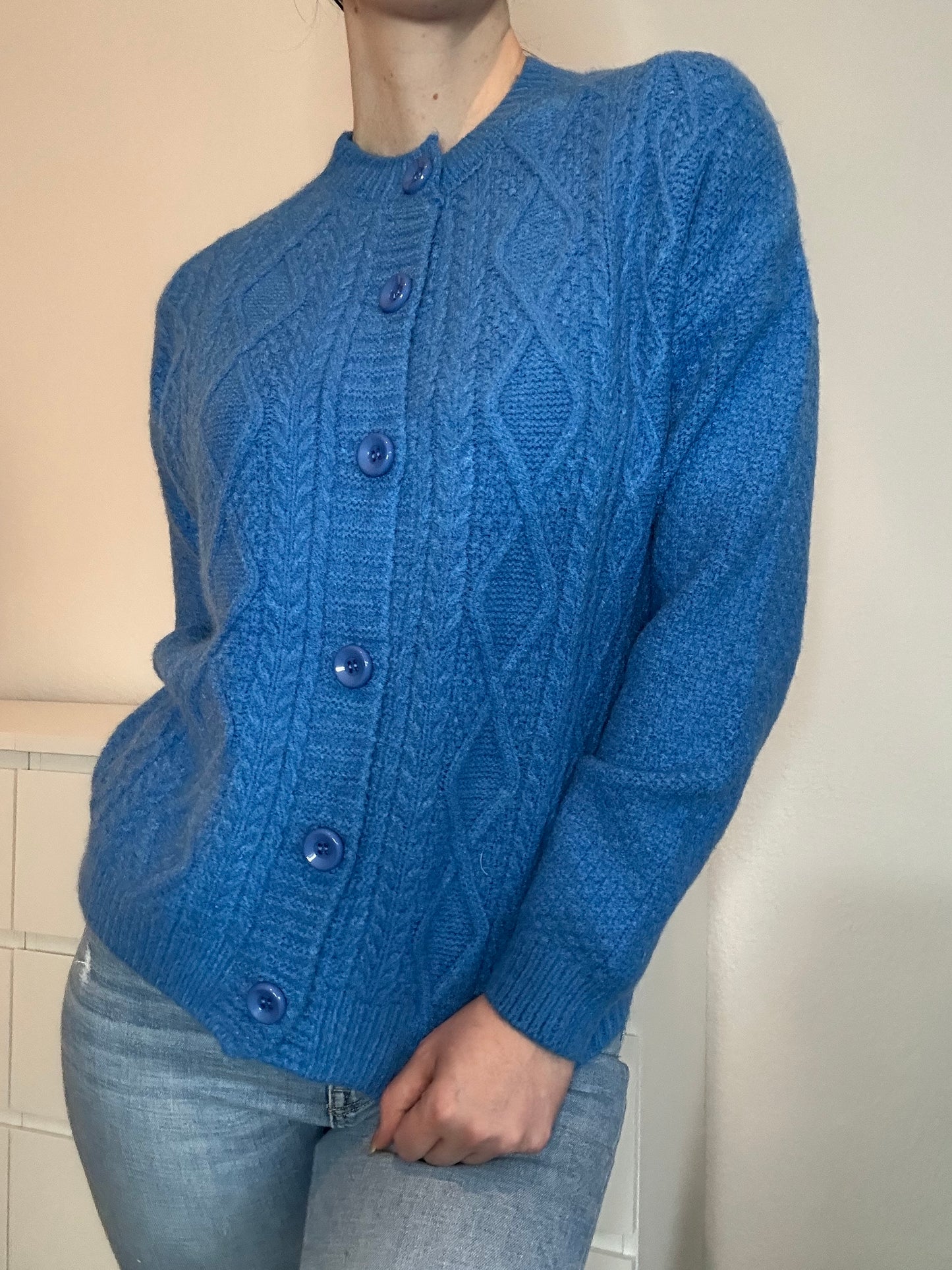 STRICKJACKE MARY BLAU